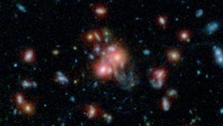 Астрономы открыли редкое скопление галактик с сердцем