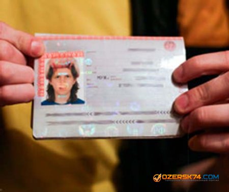 В знак протеста челябинец сфотографировался на паспорт с крабом на голове