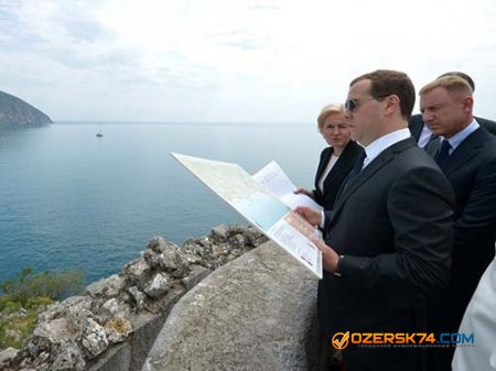 Рашкин потребовал проверить данные об «империи Медведева»