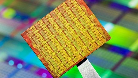 "Росэлектроника" показала отечественный компьютер с 8-ядерным чипом
