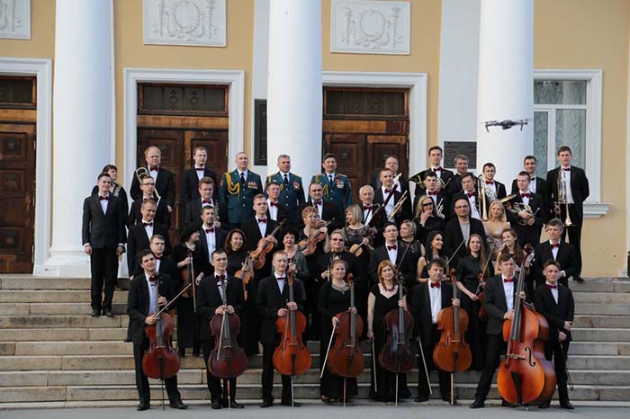 Коллектив приехал в Озерск с особой концертной программой