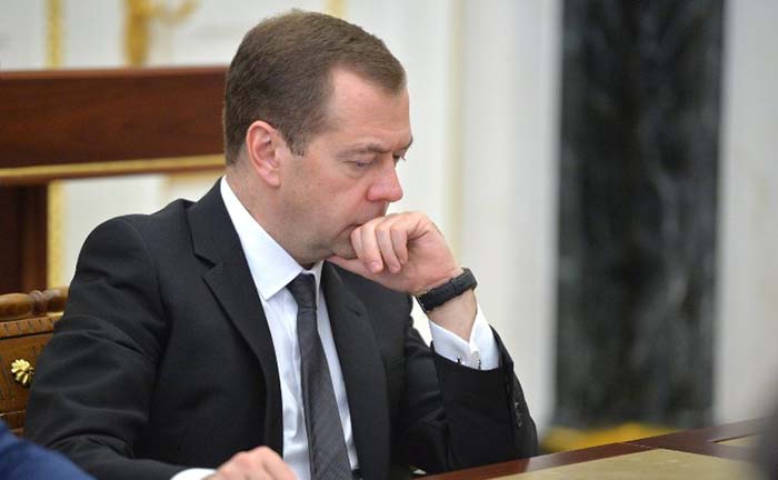 Две трети россиян не доверяют Медведеву
