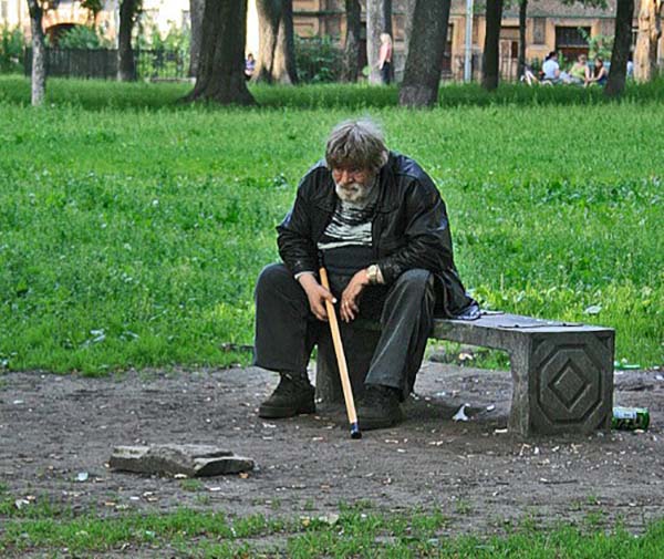 Россияне ассоциируют старость с бедностью и одиночеством