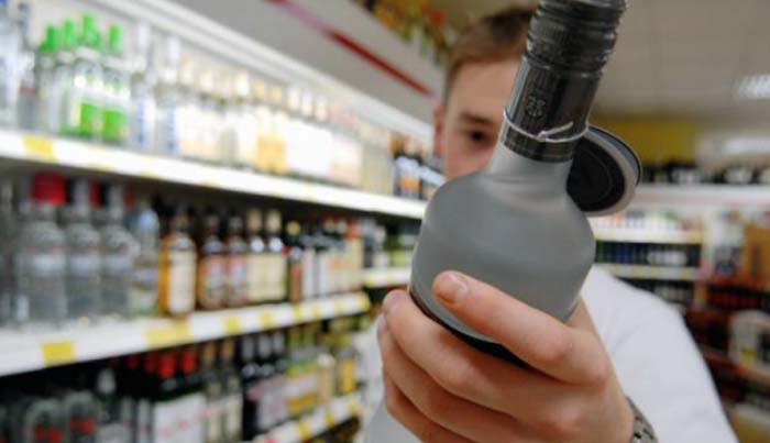 Минздрав поддержал идею убрать алкоголь с прилавков магазинов