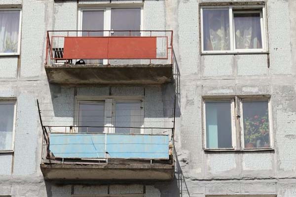 Жительницу Снежинска наказали за курение на балконе
