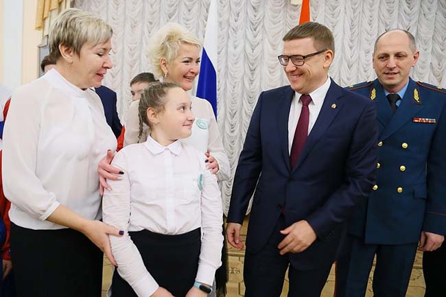 Глава региона отметил за патриотизм школьников и педагогов Озерска