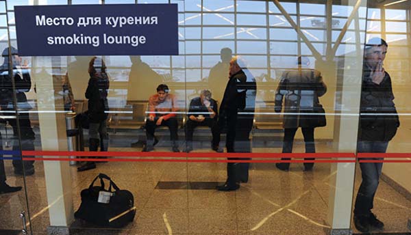 Депутаты Госдумы разрешили курить в российских аэропортах