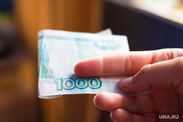 Челябинка продает купюру в тысячу рублей за семь млн