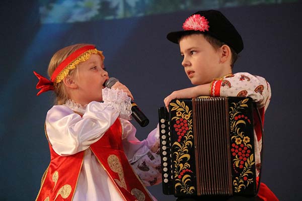2 февраля во Дворце культуры «Маяк» состоялся праздничный концерт ансамбля песни «Аюшка»