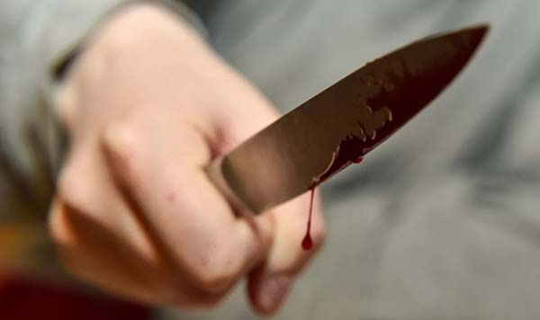 Школьник ударил учителя ножом в живот
