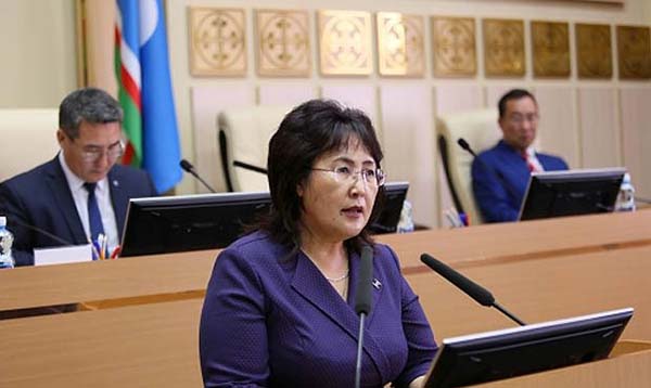 Якутский депутат проголосовала против поправок к Конституции и сдала мандат, чтобы «не позорить седины»