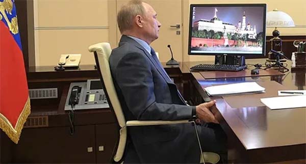 Песков опроверг изоляцию Путина в бункере или монастыре