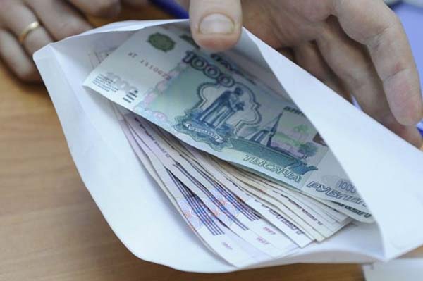 Почему до россиян плохо доходят «путинские» деньги, объясняет экономист Хазин