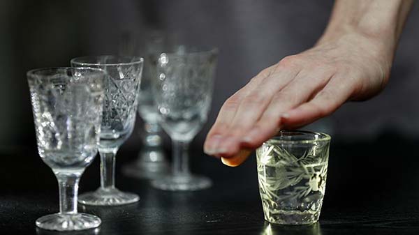 Власти призвали не употреблять алкоголь для защиты от коронавируса