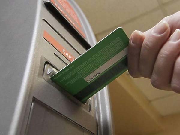 Клиентов Сбербанка «обрадовали» комиссией за переводы через банкоматы