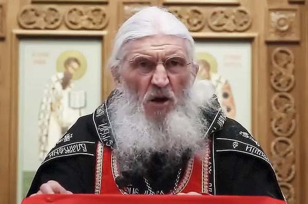Захвативший монастырь схиигумен Сергий призвал ополчение встать на его защиту и заявил о необходимости изгнать из РПЦ патриарха Кирилла
