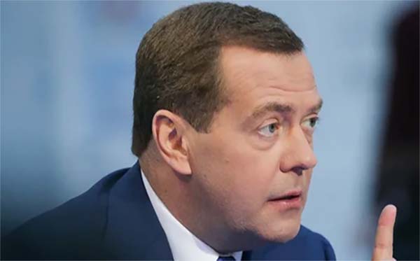 Медведев предложил провести всемирную вакцинацию от коронавируса