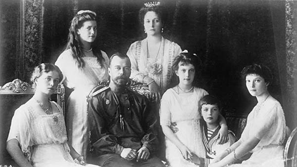 Обстоятельства гибели царской семьи Романовых продолжают выяснять в СК РФ