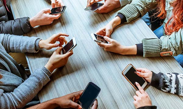 Поток спам-звонков на мобильные телефоны зашкаливает