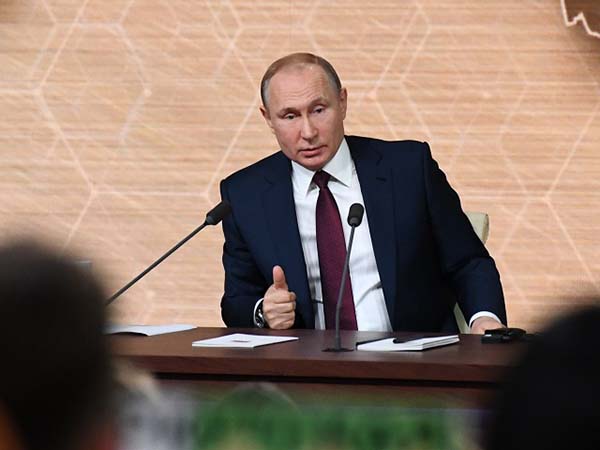 На пресс-конференцию Владимира Путина начали принимать вопросы