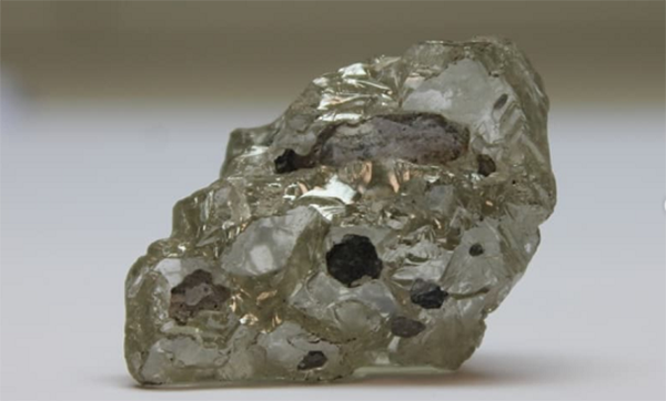 Похожий на челябинский метеорит алмаз нашли в Якутии