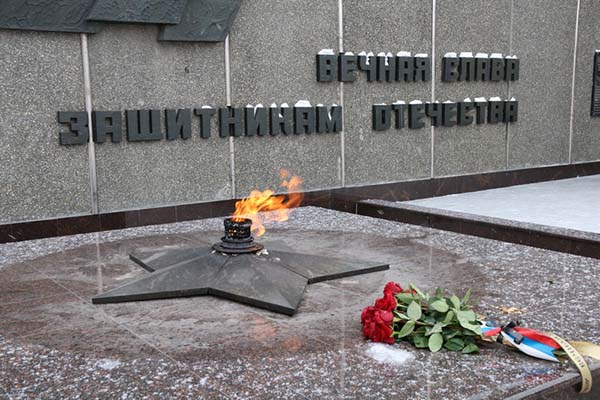 В память о жертвах блокады и защитниках Сталинграда