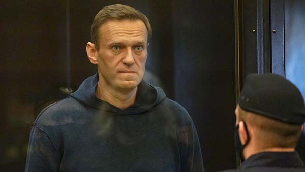 Суд заменил Навальному условный срок на 3,5 года реального
