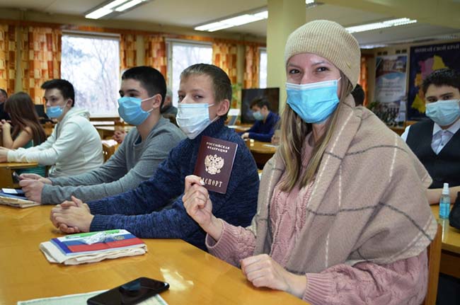 В преддверии Дня защитника Отечества состоялось торжественное вручение паспортов юным гражданам