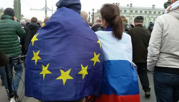 Граждане России стали меньше идентифицировать себя как европейцев