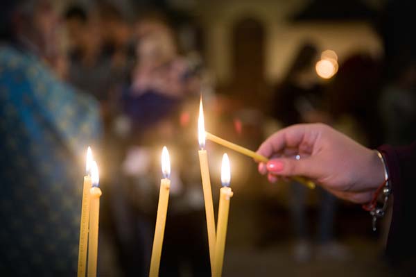 Церковные свечи: почему им приписывают особые свойства