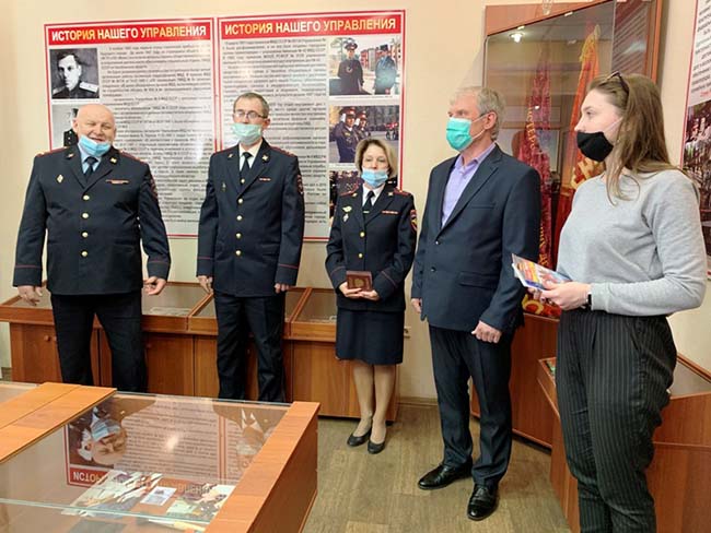 В музее полиции Озерска состоялось торжественное вручение паспортов, посвященное Дню Победы
