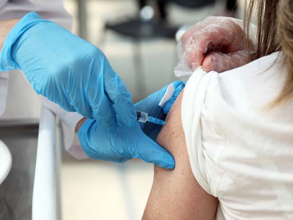 В России изготовят новую вакцину: от гриппа и коронавируса сразу