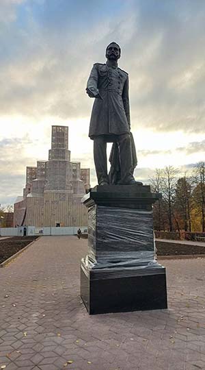 Челябинцы «освободили» памятник Александру II
