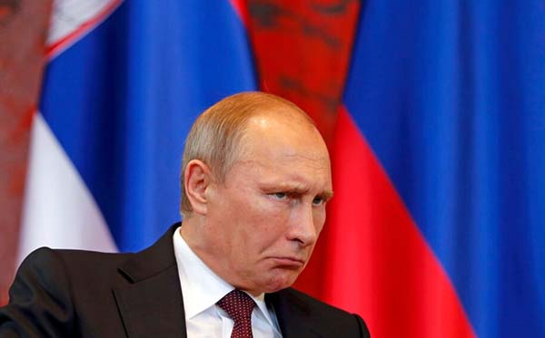 Рейтинг Путина снизился впервые за месяц
