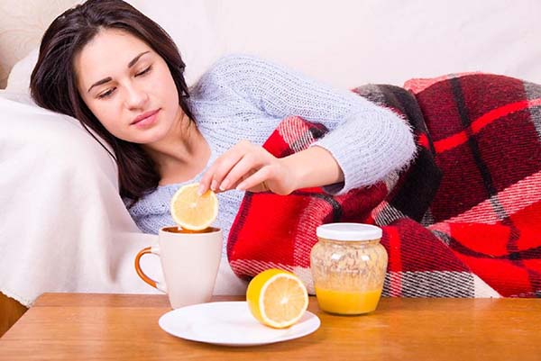 Диетолог назвал напитки, которые в сезон простуд защитят от болезни