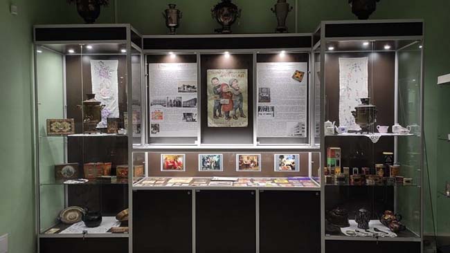 В Международный день чая в Озерском городском музее открылась выставка «Теплые истории о чае»