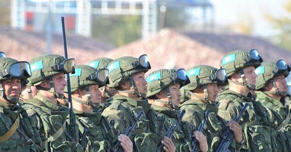 Лидеры ОДКБ решили ввести миротворческие силы в Казахстан