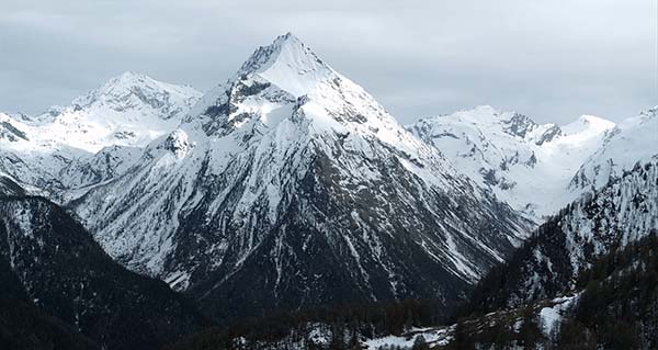 Эльбрус: какие тайны хранит самая высокая гора Европы