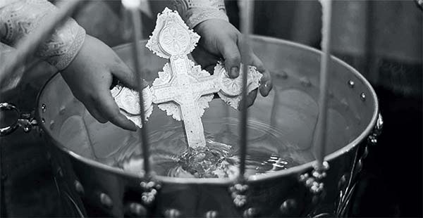 Чем крещенская святая вода отличается от обычной святой воды