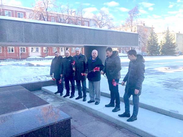 Представители депутатского корпуса почтили память защитников Отечества