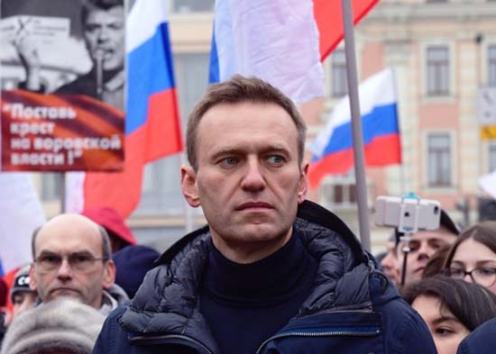 Алексея Навального приговорили к девяти годам колонии строгого режима