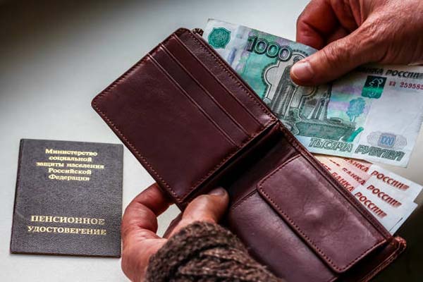 В России поднимут МРОТ и пенсии всем пенсионерам