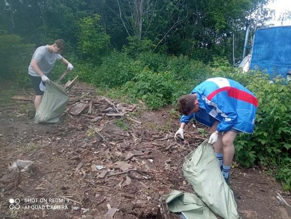 Стройотряд из Новосибирска помог озерскому приюту Дог Хаус
