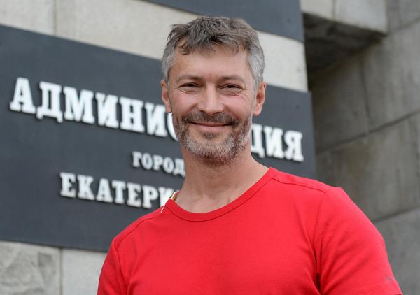В Екатеринбурге задержали экс-мэра Евгения Ройзмана — ему вменяют статью о дискредитации российской армии