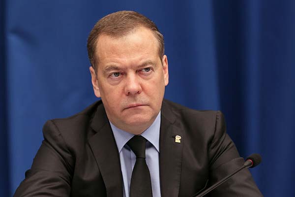 Медведев напомнил об «особых правилах военного времени» для предателей