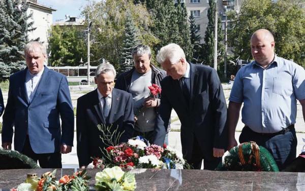 В честь 80-летия Курской битвы в Озерске возложили цветы к Вечному огню
