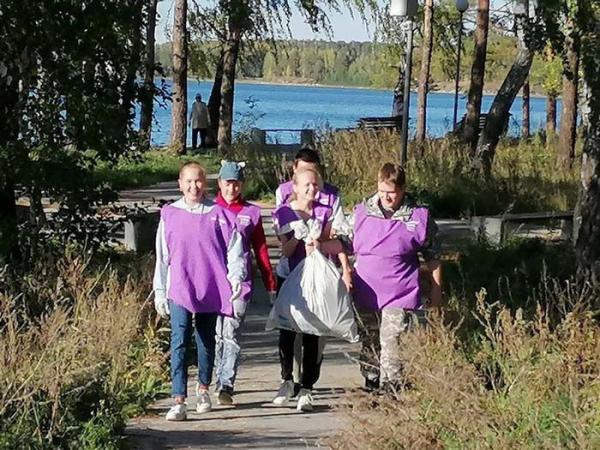 Волонтеры Озерска стараются сделать окружающий мир чище