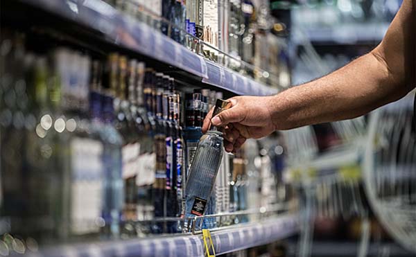 Жителям Озерска разрешат покупать алкоголь и табак без паспорта